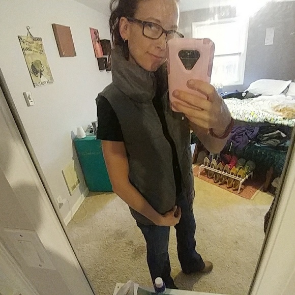 2 puffy vests from old navy. - Picture 5 of 5